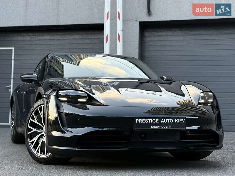 Porsche Taycan Cross Turismo 2023
