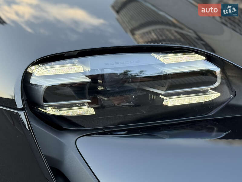 Універсал Porsche Taycan Cross Turismo 2023 в Києві