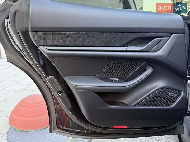 Універсал Porsche Taycan Cross Turismo 2023 в Києві