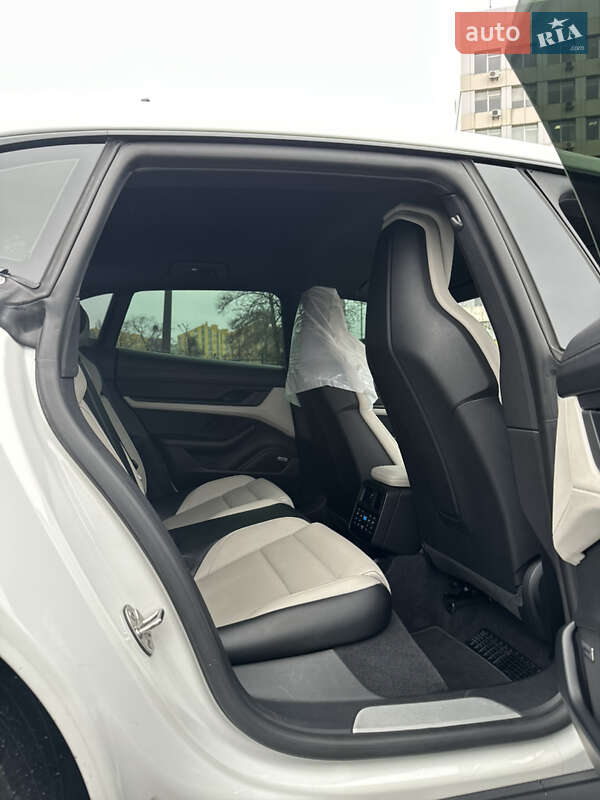 Универсал Porsche Taycan Cross Turismo 2021 в Киеве фото 10 Универсал Porsche Taycan Cross Turismo 2021 в Киеве