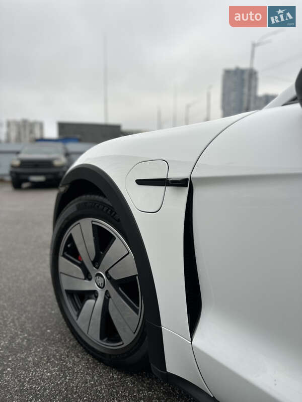 Универсал Porsche Taycan Cross Turismo 2021 в Киеве фото 15 Универсал Porsche Taycan Cross Turismo 2021 в Киеве