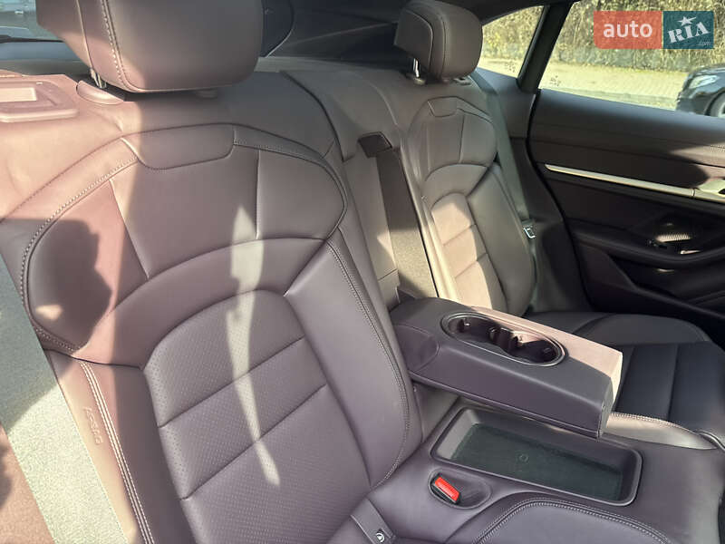 Универсал Porsche Taycan Cross Turismo 2021 в Киеве