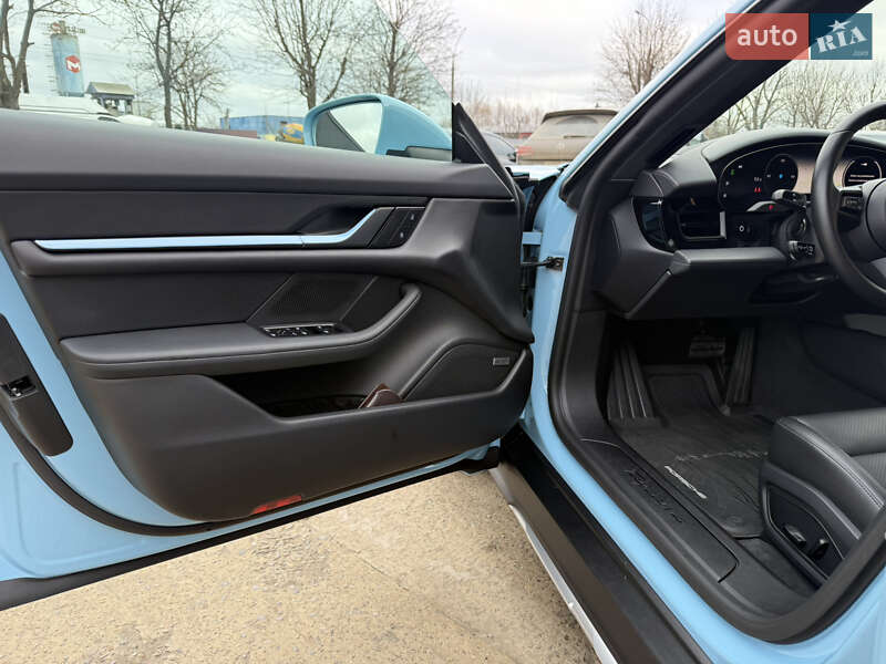 Универсал Porsche Taycan Cross Turismo 2021 в Коломые