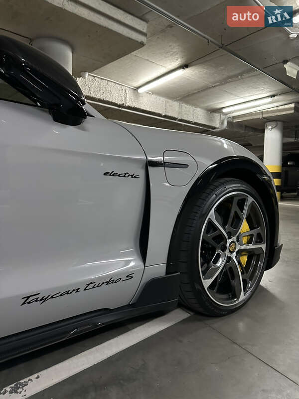 Универсал Porsche Taycan Cross Turismo 2023 в Киеве