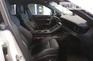 Седан Porsche Taycan 2020 в 