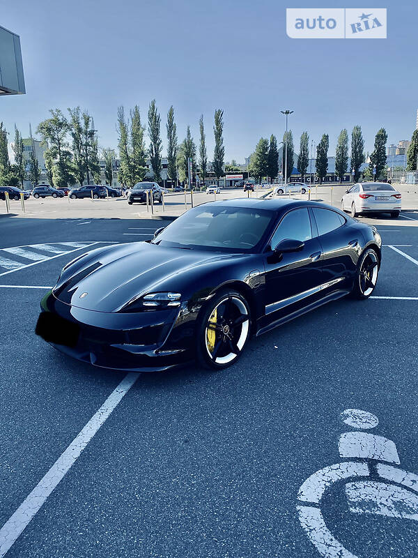 Купе Porsche Taycan 2020 в 