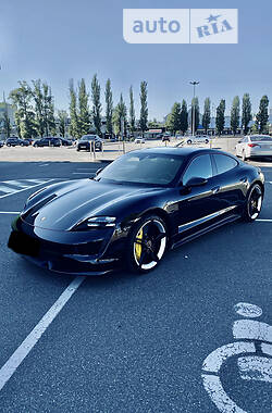 Купе Porsche Taycan 2020 в 