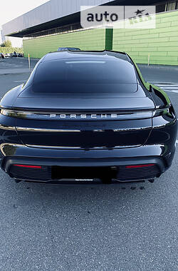 Купе Porsche Taycan 2020 в 