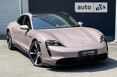 Седан Porsche Taycan 2020 в 