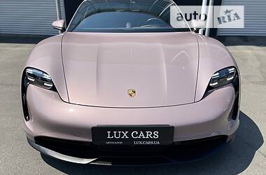 Седан Porsche Taycan 2020 в 