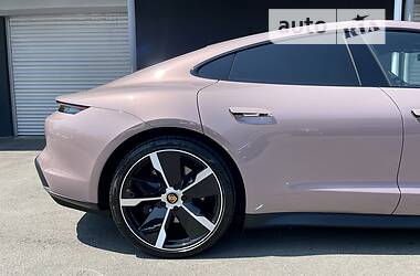 Седан Porsche Taycan 2020 в 