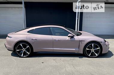 Седан Porsche Taycan 2020 в 