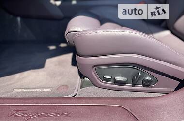 Седан Porsche Taycan 2020 в 