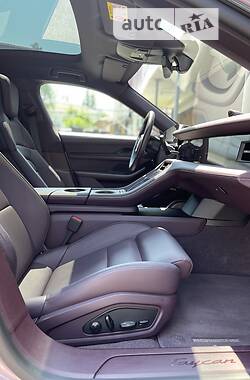 Седан Porsche Taycan 2020 в 