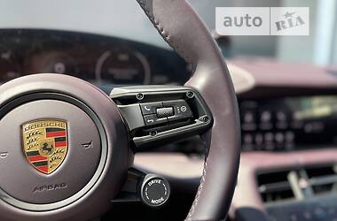Седан Porsche Taycan 2020 в 