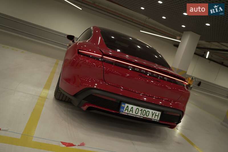 Седан Porsche Taycan 2020 в Киеве