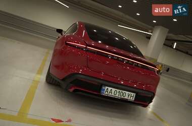 Седан Porsche Taycan 2020 в 