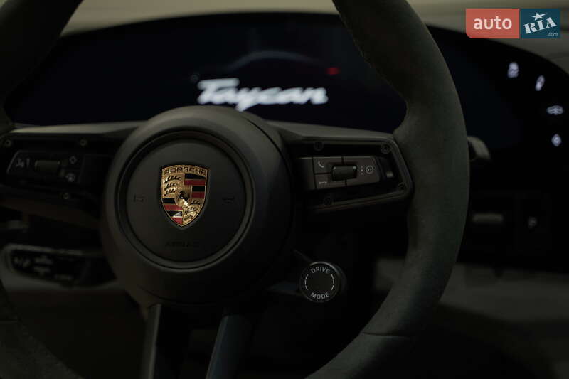 Седан Porsche Taycan 2020 в Киеве