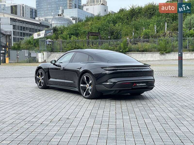 Седан Porsche Taycan 2021 в Києві