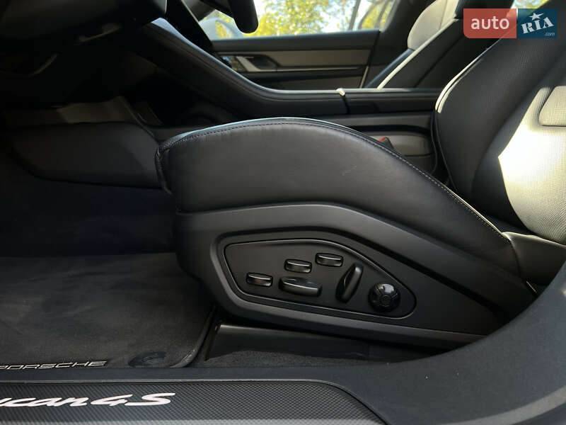 Седан Porsche Taycan 2020 в Одессе