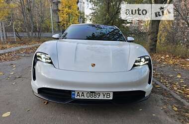 Седан Porsche Taycan 2021 в 