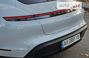 Седан Porsche Taycan 2021 в 