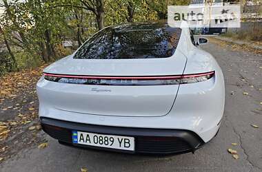 Седан Porsche Taycan 2021 в 
