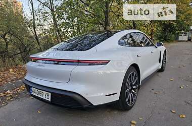 Седан Porsche Taycan 2021 в 
