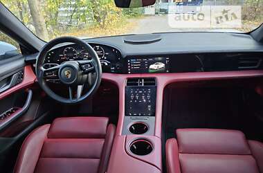 Седан Porsche Taycan 2021 в 