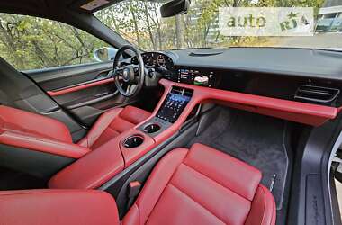 Седан Porsche Taycan 2021 в 
