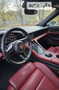 Седан Porsche Taycan 2021 в 