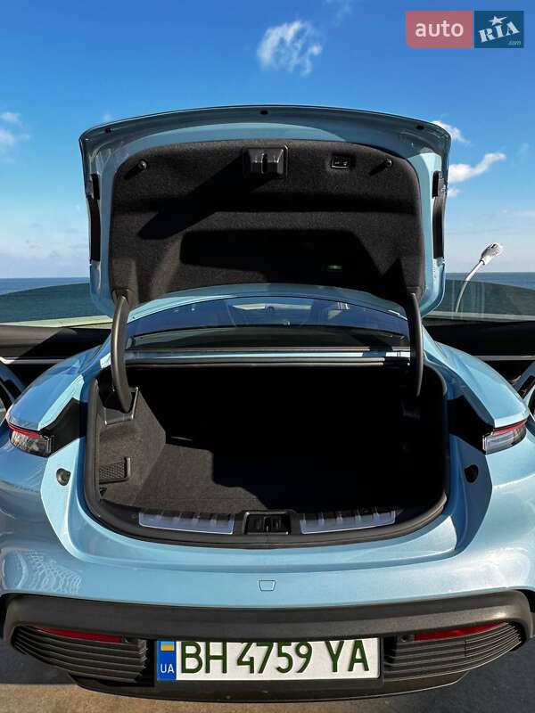 Седан Porsche Taycan 2021 в Одессе