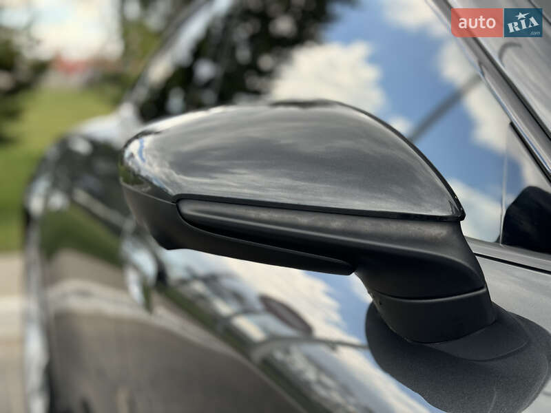 Седан Porsche Taycan 2020 в Одессе