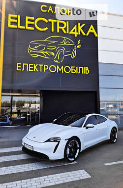 Седан Porsche Taycan 2022 в Киеве