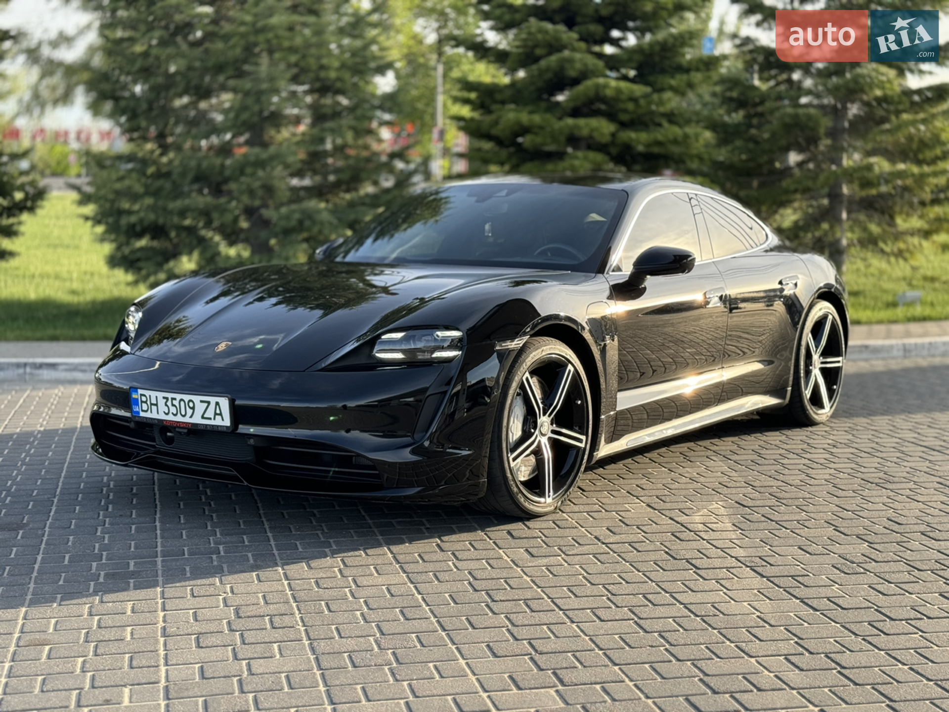 2020 Porsche Taycan - мініатюра 3