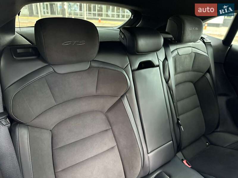 Седан Porsche Taycan 2022 в Києві