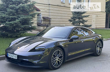 Седан Porsche Taycan 2021 в Києві