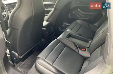 Седан Porsche Taycan 2022 в 