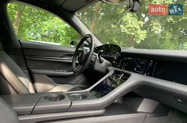 Седан Porsche Taycan 2022 в 