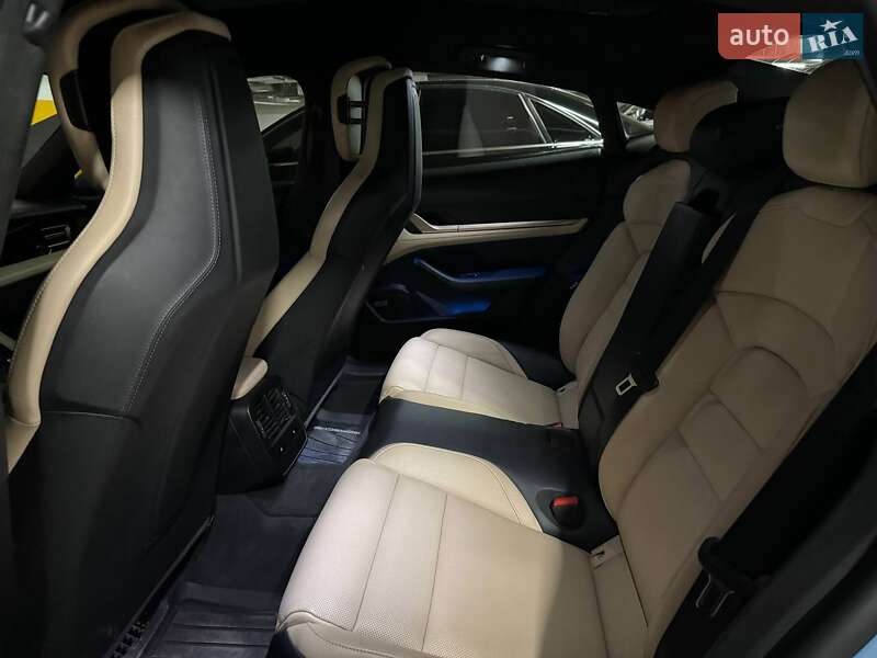 Седан Porsche Taycan 2020 в Полтаве
