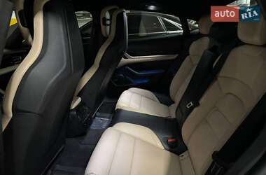 Седан Porsche Taycan 2020 в 