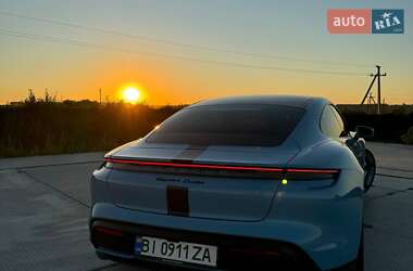 Седан Porsche Taycan 2020 в 
