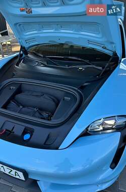 Седан Porsche Taycan 2020 в 