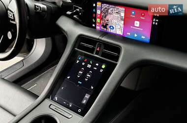 Седан Porsche Taycan 2021 в 