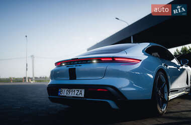 Седан Porsche Taycan 2020 в 