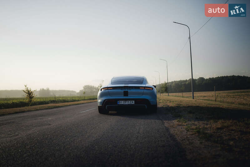 Седан Porsche Taycan 2020 в Полтаве