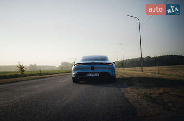 Седан Porsche Taycan 2020 в 