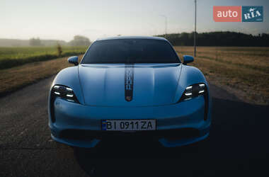 Седан Porsche Taycan 2020 в 