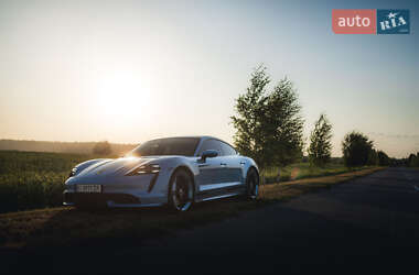 Седан Porsche Taycan 2020 в 