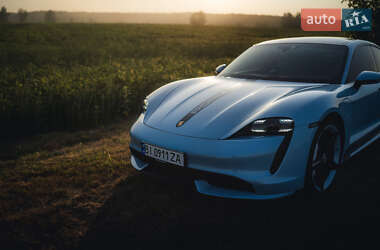 Седан Porsche Taycan 2020 в 